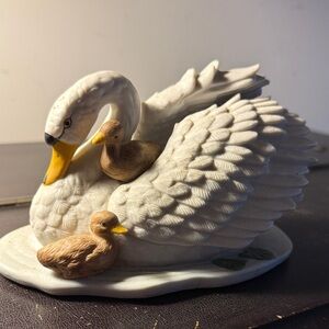 Homco Porcelain Mother Swan Figurine with Cygnets- 1980’s